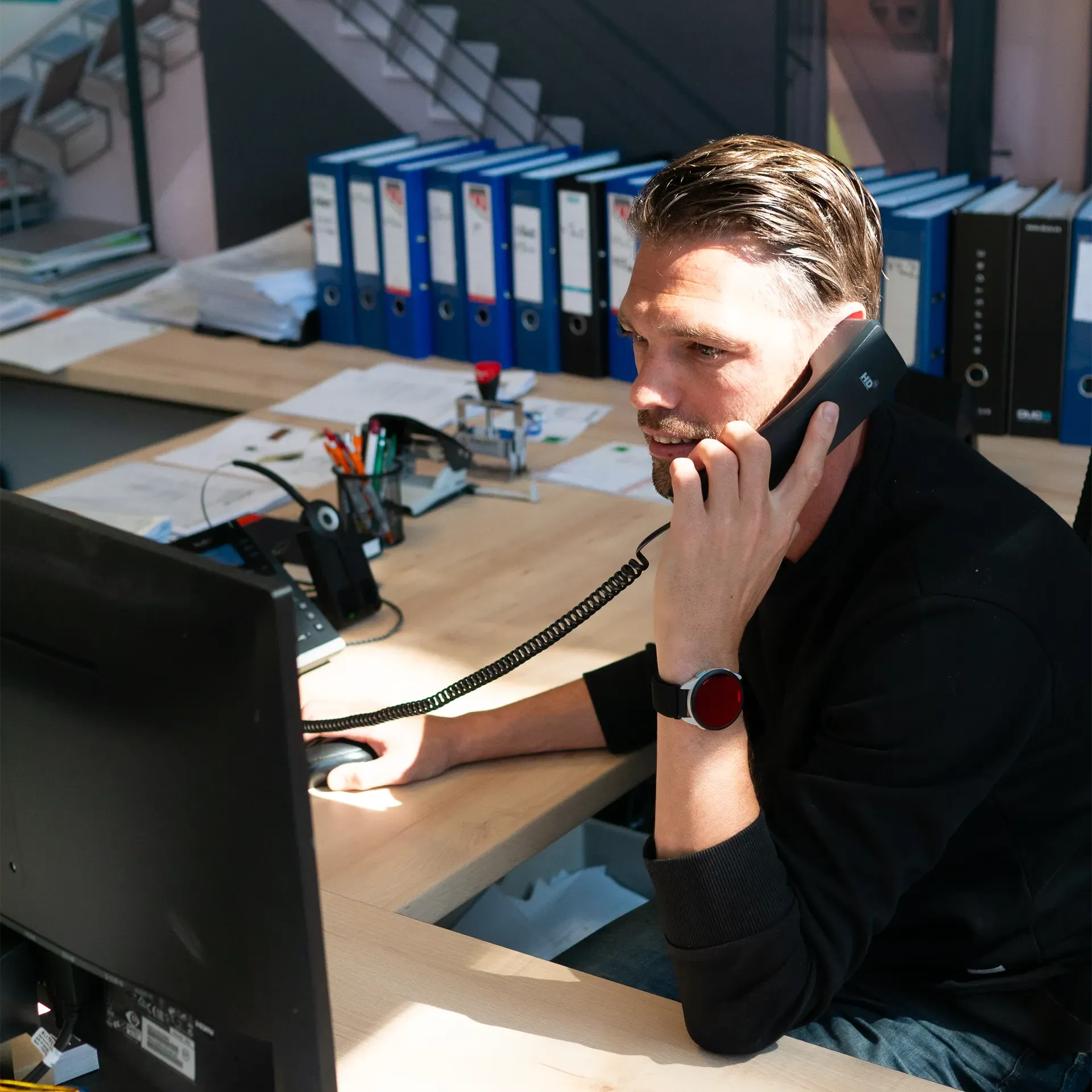 Stefan aan de telefoon